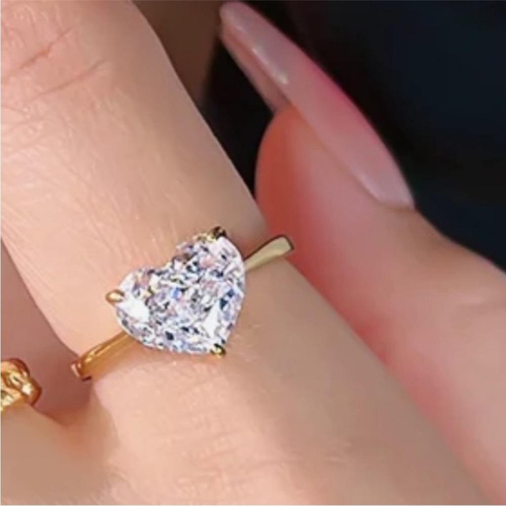 14k 2ct Heart Ring - Picture 7 of 12